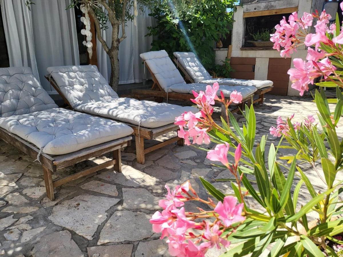 Apartments Grgic Нивице Экстерьер фото